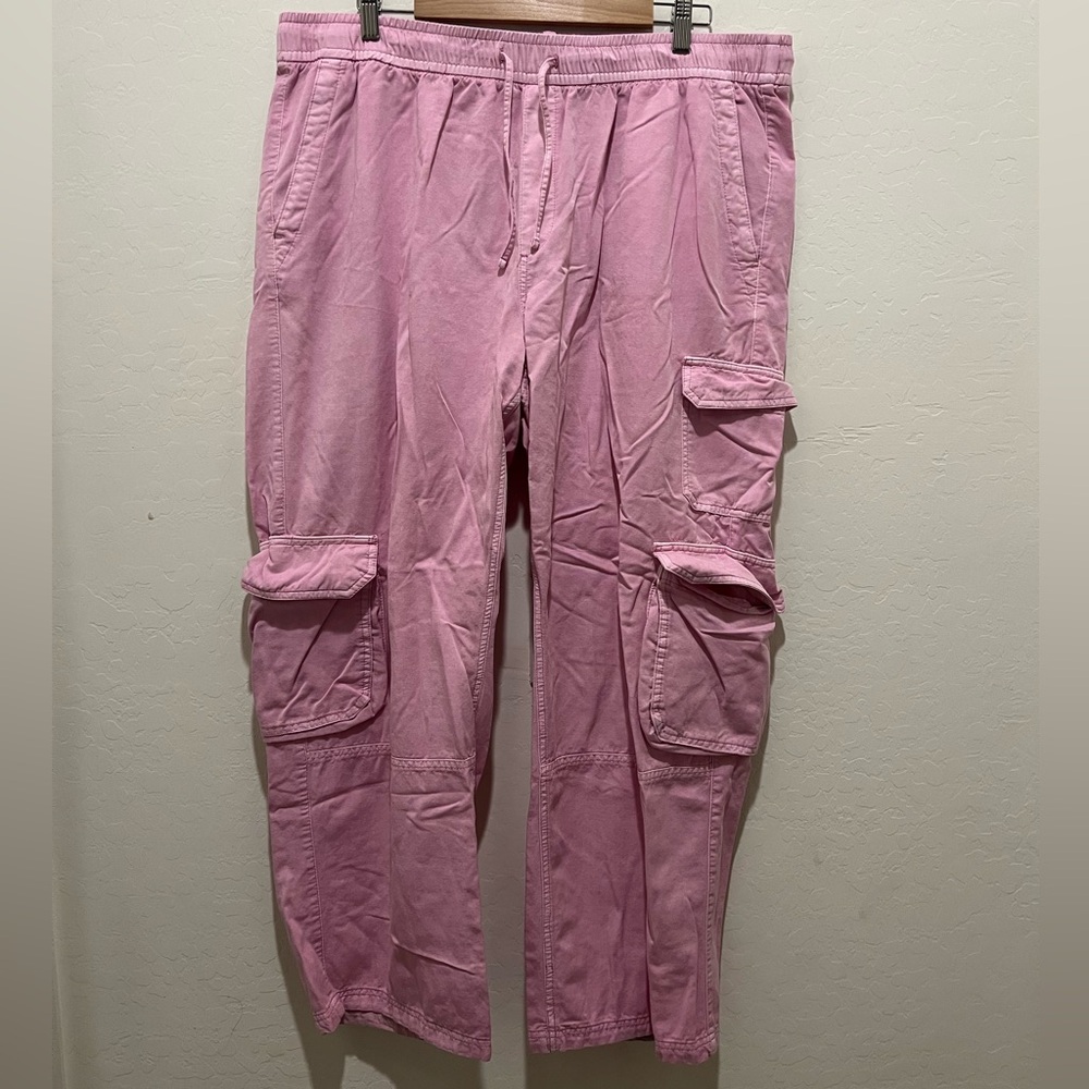 Old navy mid rise wide leg cargo pant